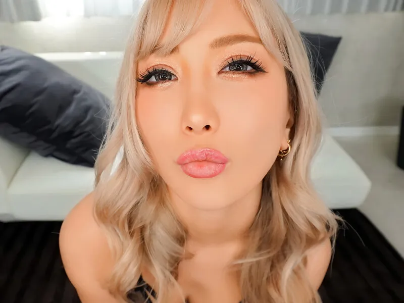 【VR】シコってたら下着姿のエロいお姉さんがあらわれて耳舐め/ベロキス/顔面舐められまくりの濃厚セックスをした【生ハメ】焦らされベロキス手コキと密着グラインド対面座位と顔めちゃ近い正常位とバックと至近距離で顔ジ～っと見られ杭打ちピストン騎乗位【中出し】 AIKA