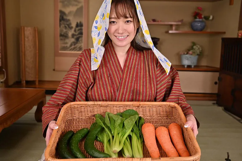 【VR】隣村のオサセな娘っ子が今日も野菜を売りに来たのでオチ○ボ&オマ○ゴ!性の喜び貪りまくりの超昭和肉感特化性交 若宮穂乃