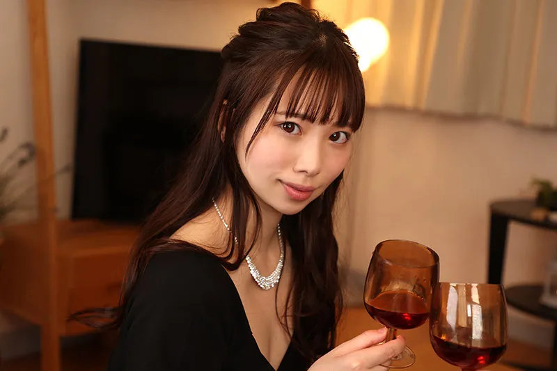 【VR】孤独な女社長にレンタルされた僕は金玉がイカレるまで連続射精！！ 美波こづえ