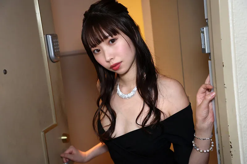 【VR】孤独な女社長にレンタルされた僕は金玉がイカレるまで連続射精！！ 美波こづえ