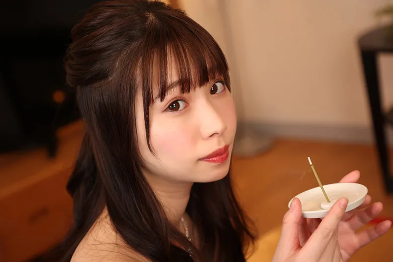 【VR】孤独な女社長にレンタルされた僕は金玉がイカレるまで連続射精！！ 美波こづえ