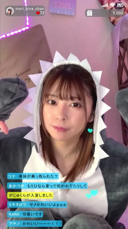 【VR】アプリで生配信中の彼女が全視聴者に晒したアヘ顔Wピース 森日向子