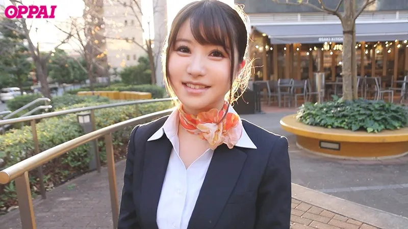 Hカップ神尻グラマラス！現役キャビンアテンダントAVデビュー 上品でおしとやか…でも最高級に下品な中出しを求めるスケベな女 菜月るい