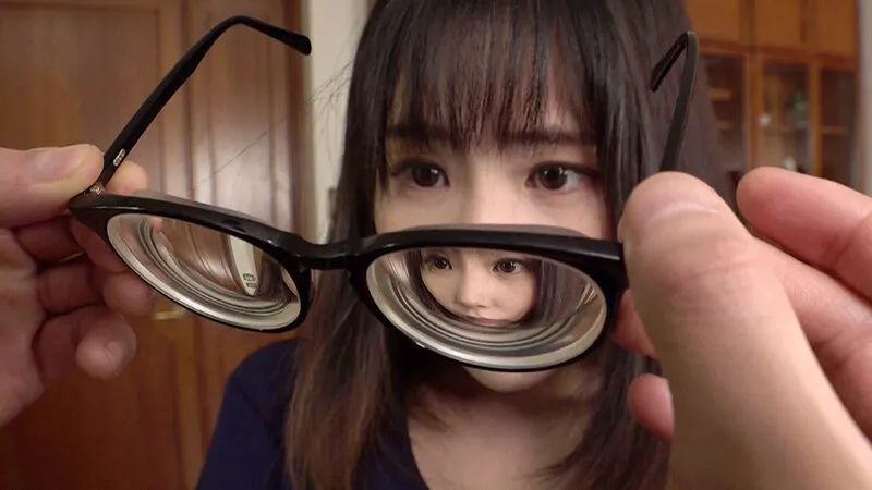 瓶底眼鏡を外すと何も見えない妹に… 吉根ゆりあ