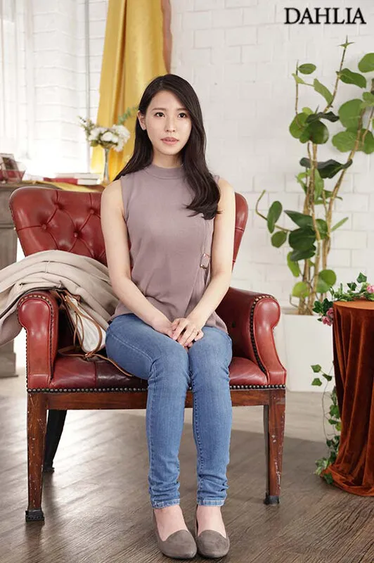 褒められるだけで濡れるスケベすぎるカラダ 橘京花 28歳 Avdebut