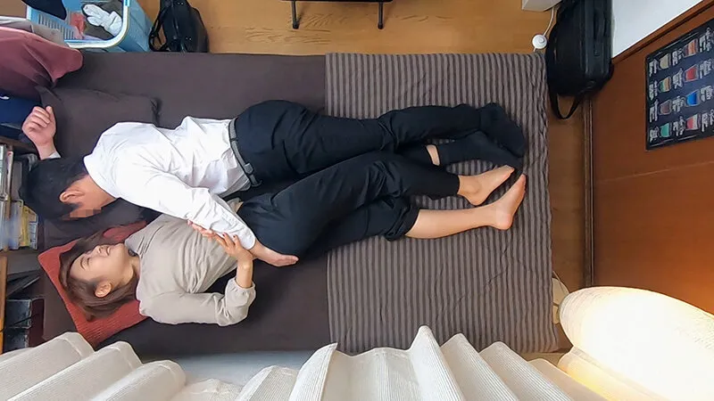 会社員の人必見！終電逃した女子社員とまさかのSEXチャンス！？親切心で家に泊めたら神エロ展開！？添い寝だけのはずがお互いちょっかい出し合い気づけばパンツが濡れ濡れ！中出し許す本気になる人妻。4