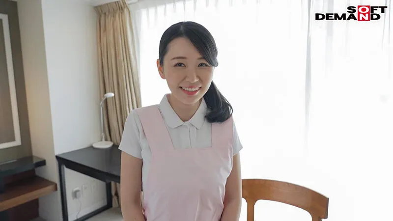 お爺ちゃんお婆ちゃんが大好きで介護士になったニコニコ奥さん 坂井千晴 30歳 第2章 1本だけの出演から10カ月ぶり伝説の人妻さんと奇跡の再会！仕事着でSEX・人生初3Pで何度も何度も大絶頂！