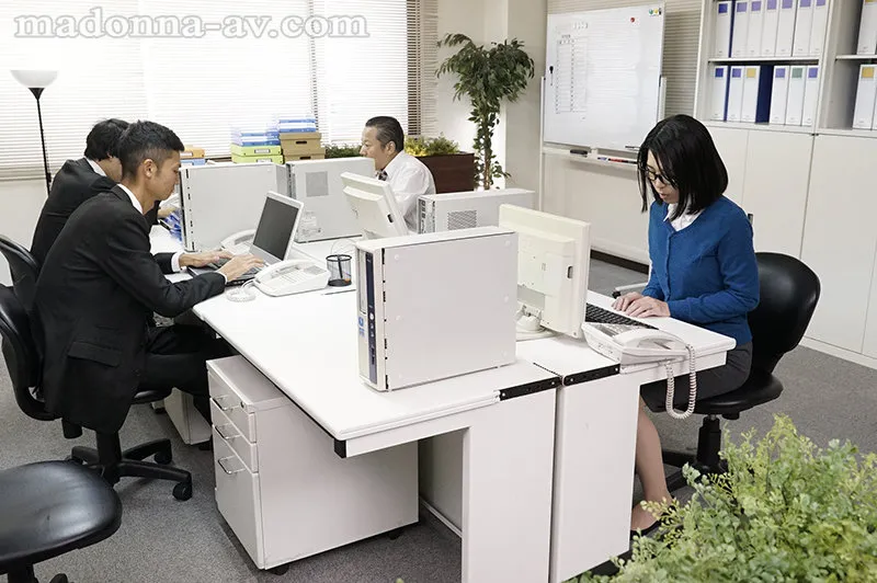産休が明けた地味な人妻社員は、母乳噴き出す俺専用の性処理ペット。 杉崎みさき