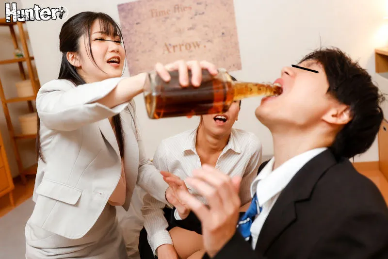 「バラされたくなかったら、オレのチ●ポ咥えろ!」むかつくレズカップルに強烈ビンタ&イラマレ×プ!ムカつく女上司二人はレズカップルだった!