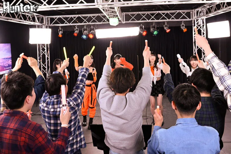 だれとでも定額挿れ放題！地下アイドル編 ライブ会場でグッズを一定額購入すると特典として、その場でアイドルに触り放題！挿れ放題！！