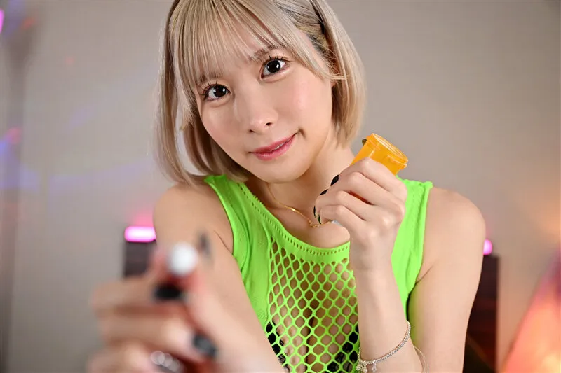 【VR】舐めギャル襲来!!【超肉感特化】マッチングアプリで1回だけご飯を食べた関係だったのに急に呼び出されたら身体中ペロッペロに舐めまわされて金玉袋が干からびるまでザーメンを搾取され続けた… 百瀬りこ