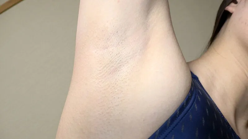 朝日芹奈 濡れてテカってピッタリ密着 神競泳水着 可愛い女子の競泳水着姿をじっとりと堪能！着替え盗撮から始まり貧乳から巨乳にパイパン、ハミ毛、ジョリワキ等のフェチ接写やローションソーププレイや競泳水着ぶっかけ等を完全着衣で楽しむAV