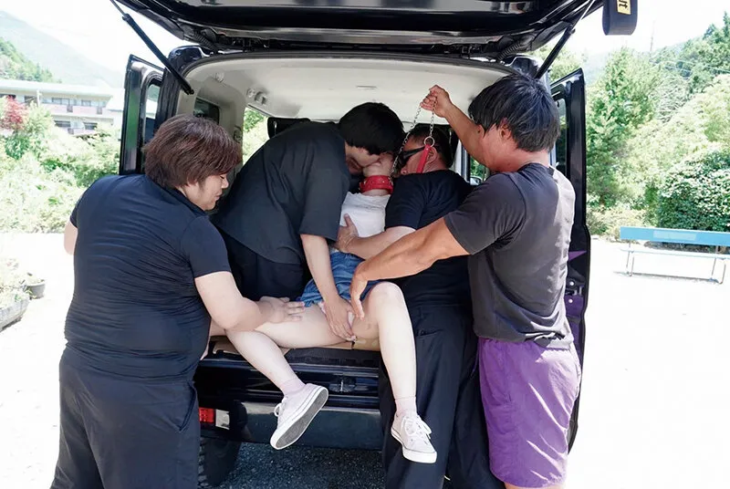 変態男達による野外露出調教 神チチ爆乳！羞恥快楽輪● 聖璃とあ