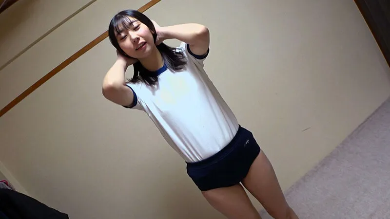 片寄しゅうかムチムチ美尻 神ブルマ 美少女やぽっちゃり娘らにピチピチブルマ＆体操着を着せ、ハミパン、ムレムレワレメを毛穴まで見えるほどの超ドアップ接写！さらに尻コキ、着衣お漏らし放尿やブルマぶっかけ等ブルマ好きに送る完全着衣フェチAV