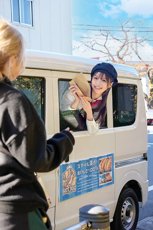 人気 AV 女優が挑戦！イカサレ屋台の中で 潮吹きながらホットドッグ売ってください！天馬ゆい 赤名いと