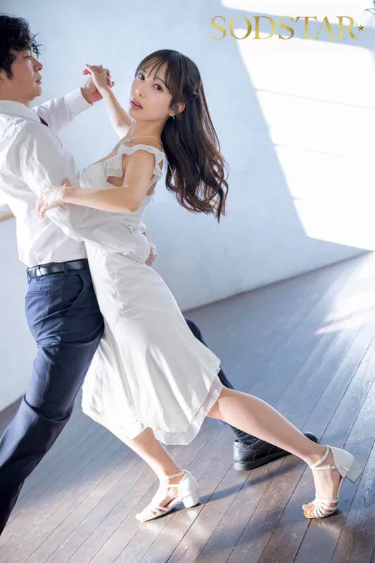 Shall we キメセク？社交ダンス講師が生徒である妻子持ち中年サラリーマンと不倫SEXグミにハマる 小湊よつ葉
