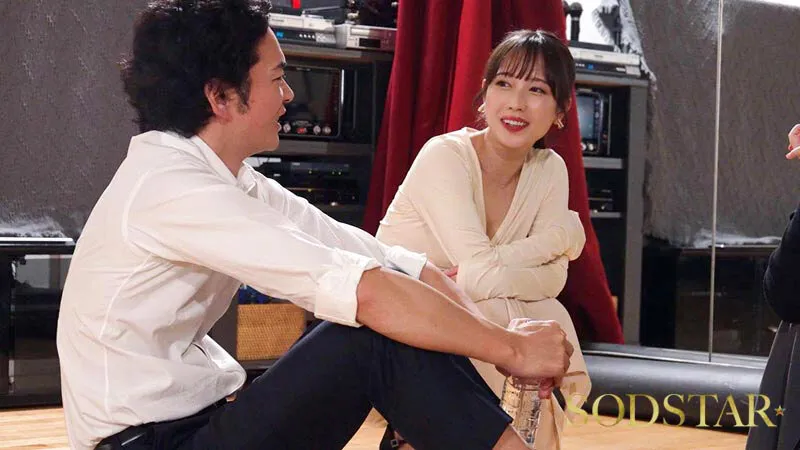 Shall we キメセク？社交ダンス講師が生徒である妻子持ち中年サラリーマンと不倫SEXグミにハマる 小湊よつ葉
