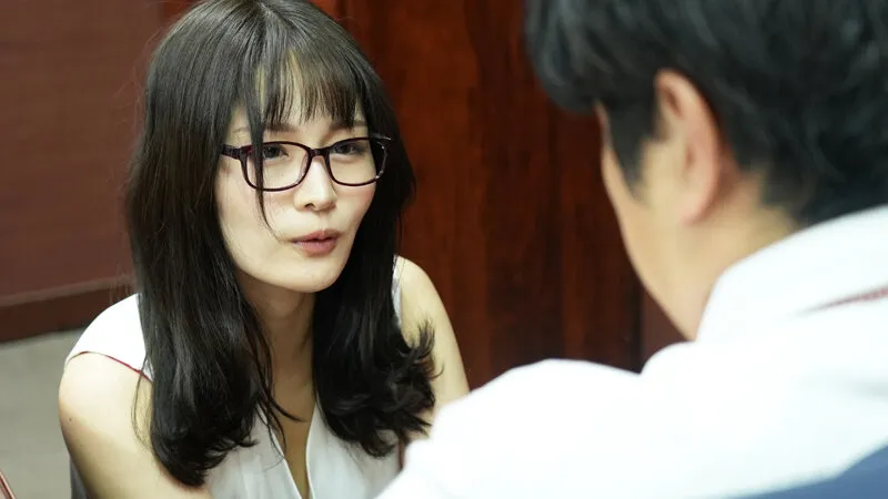 ナイスボディー OL義母のフェチオナニートラップ、若い息子のチンチンを永遠狙ってくる究極の淫乱妻。相沢 澪