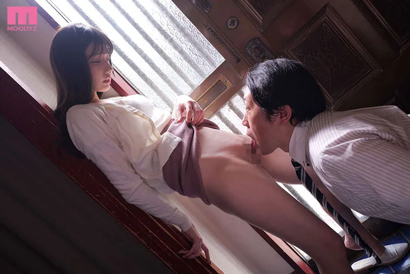 アノヒトがシテくれなくても… 上司の色白美尻若奥さんのノーパン肛門誘惑に負けたアナル見せゲス不倫 宮下玲奈