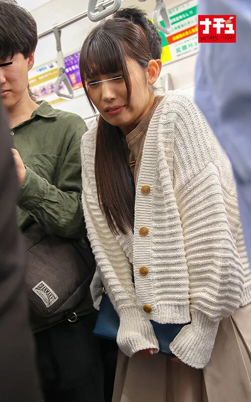 彼氏の横で粘着クリいじりされ声も出せず隠しエロ顔しまくる女
