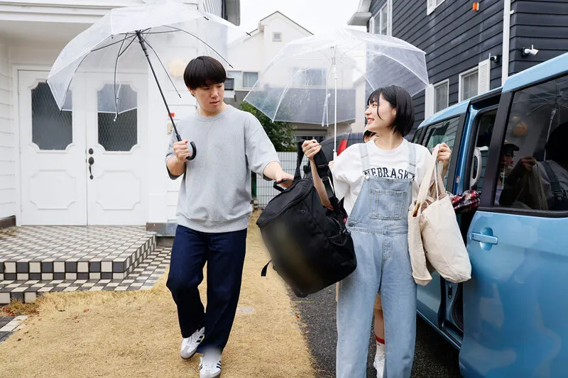 ボーイッシュ女子逆3P！男友達みたいな黒髪ショートの幼馴染から常に乳首責めとベロチューの同時攻撃でヤられまくった1泊2日。小松本果 虹村ゆみ