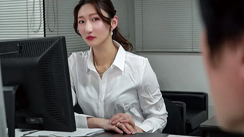 終電を逃した憧れの女上司と…におう蒸れたアソコを互いに舐め合い我慢できずにヌルっと挿入 背徳の居残りオフィスで残務処理 小谷舞花