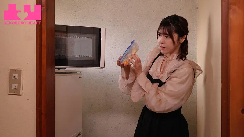 美少女ドジっ子隣人ストーカーちゃん のぞき穴ベロキス大作戦! 皆瀬あかり 水川潤