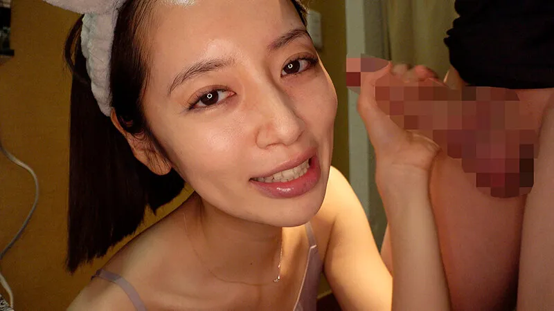 昔3-4回肉体関係を持った同僚の美咲かんなに3年ぶりに誘われて…1日限定の火遊び不倫デートで何度もゴックンと中出しをした