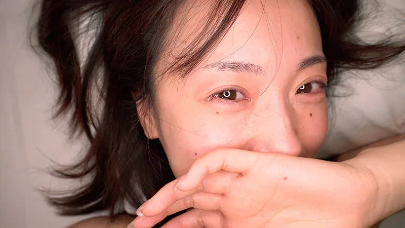 職場で知り合った美人パートの長瀬麻美さんは人生で一度も精子を飲んだことが無いみたいで、ラブホ飲みで距離感縮めてSEXしたらゴックンしてくれたので旦那が帰宅するPM22:00まで何度も精飲と中出しをした。