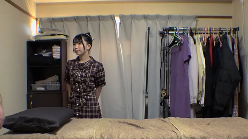 媚薬オイルマッサージ 痴●盗撮＆中出し素人娘VOL.65 超強力媚薬を配合したマッサージオイルを施術中に知らずに塗りこまれたオンナは、身体の火照りに驚き、チ〇ポを欲しがる自分に戸惑い、垂れ出したマン汁に恥ずかしがりながらも生ハメ中出しまで欲してしまう！