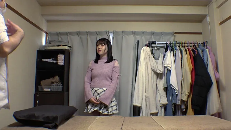 媚薬オイルマッサージ 痴●盗撮＆中出し素人娘VOL.65 超強力媚薬を配合したマッサージオイルを施術中に知らずに塗りこまれたオンナは、身体の火照りに驚き、チ〇ポを欲しがる自分に戸惑い、垂れ出したマン汁に恥ずかしがりながらも生ハメ中出しまで欲してしまう！