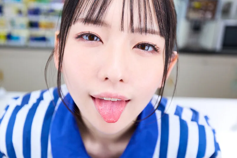 【VR】【8K】10年来の仲が良い地元のハメ友とコンビニバイトの休憩中にラブホ代わりに身勝手ヌキヌキタイム猿のように汗だくでSEXした側道沿いの真夏の田舎コンビニ。 西元めいさ