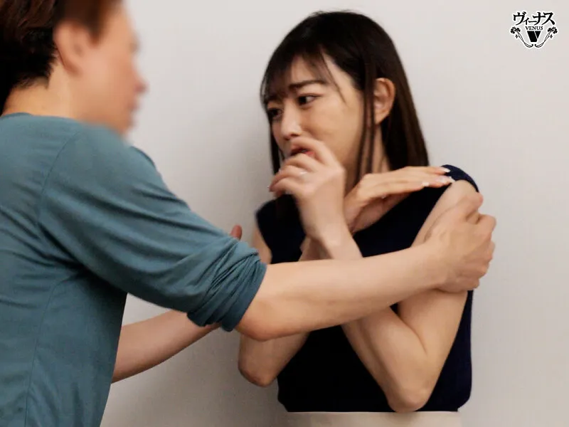 僕の前では清楚な妻が隣人の中出し肉便器になっていた 蒼山愛奈