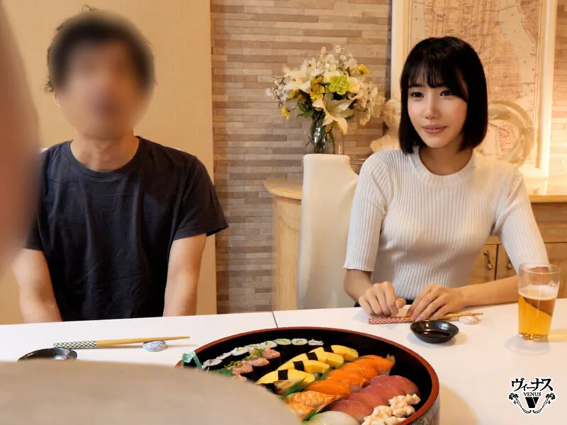 社内一キレイな先輩女子が早く結婚しろとうるさい両親を安心させるために恋人のフリを頼んだ後輩男子と実家に行ったら中出しセックスするハメに…何度もイカされて本当に好きになっちゃった 梅田みなみ