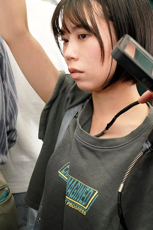 完全着衣内アングル！先端が自在に動くファイバースコープで敏感な乳首を責められ恥ずかしがりながらも感じてしまう私服小柄ちっぱい美少女 雨宮あや花