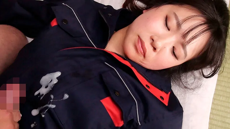 はたらく女子のベロチュー着衣SEX、フィニッシュは制服にぶっかけ!
