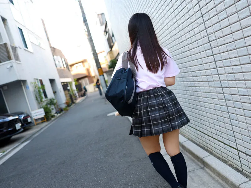 【VR】【追跡レ●プ】下校中の女子生徒の太ももを追いかけるうち戻れなくなって家に押し入り何度も犯しまくった 松井日奈子