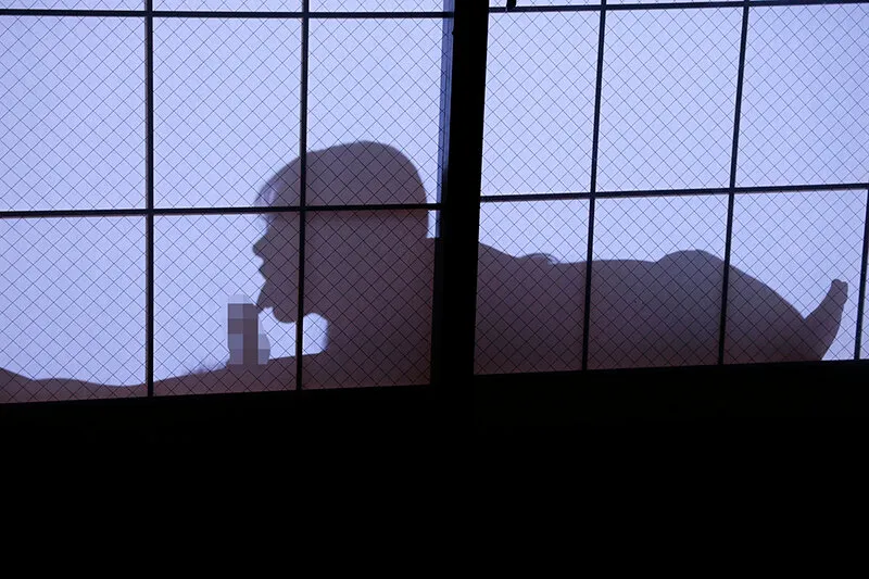 美人義母の障子越しシルエットSEXを毎日覗いていることに気づかれて…父が出張中、童貞の僕を寝室に連れ込み何度も中出しさせてくれた義母との秘密の家庭内NTR 望月りんね