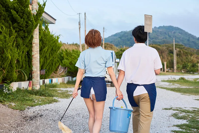 南国リゾートバイトに参加した僕は住み込み先で出逢ったデカ尻ギャルと人目を盗んでは生でハメまくった 弥生みづき