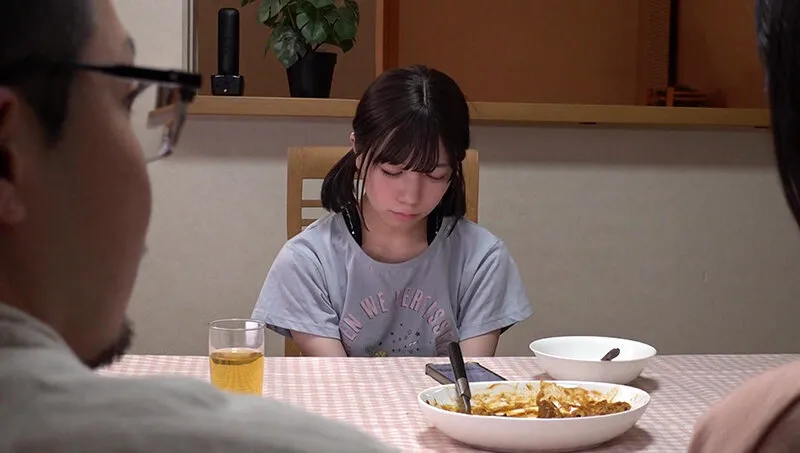 強●回避かくれんぼ お父さんとお義母さんが居ない間に、知らないおじさん達がやってきました。怖かったので、逃げました。押し入れにも隠れました。でも、捕まってしまいました…。 日向由奈