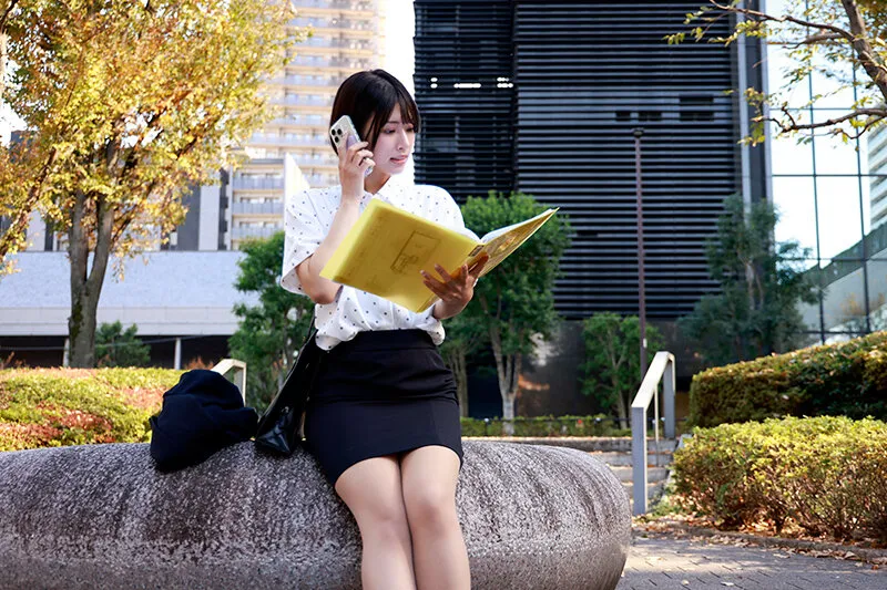 「私、競泳水着好きでごめんなさい…」 いつも競泳水着を着て興奮しています 服の下に水着を着て働くOL 宮城りえ