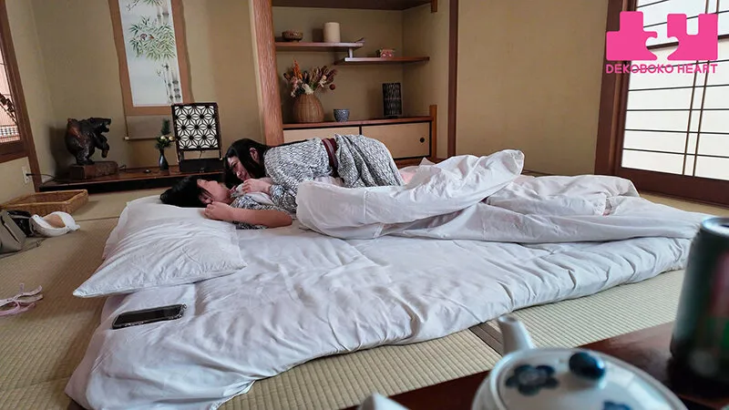 失恋傷心中ねぎらい1泊2日の温泉旅行で友達から初めてのレズビアンに目覚めた2人 南梨央奈 乃木蛍