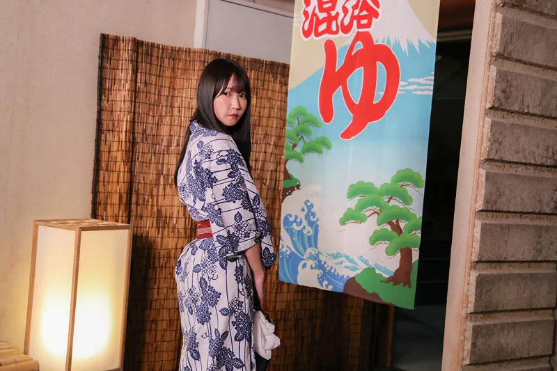 タオル禁止の混浴温泉で巨乳淑女と二人きり！「すみません乳首見えてますよ」手ブラでは隠し切れない大きな胸で勃起したらヤられた