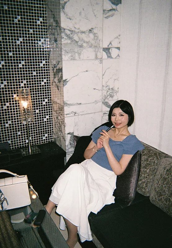 妊活中で味気ないSEXをする旦那の代わりに休日デートとして呼び出してきたゴックン大好きセフレ真野祈とラブホはしごで何度も精飲と激しい中出しSEXをした