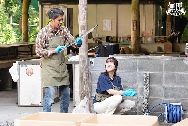 下着！半裸！そして全裸…バイト着を一枚ずつ剥ぎ取り凌●！退勤まで羞恥勤務を強要 して巨乳キャンプスタッフを完全ドM化