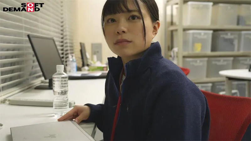 SOD女子社員 AV出演業務 制作部 中途1年目 岡島明来（24） 初客観単体SEX 平日昼間社内連れ回し声ガマンSEX おもちゃオナニー イカされまくり初4P 公開全裸挨拶