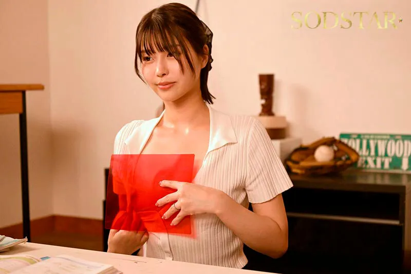 実家に嫁いできた奥さんは俺の家族が男クサさ抜群の性癖ど真ん中だったらしく、家族に忍んで全員とハメまくる絶倫人妻だったのでガテン系一家ファミリークラッシュ！ 唯井まひろ