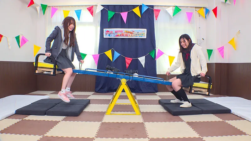 素人バラエティ 仲良し女子〇生対抗！どでか固定ディルドシーソー対決！挿入状態で腰を振り先に5回潮を噴いたら勝ち！負けたら即ハメ中出し！上下運動で刺激されてイキ潮が止まらない未成熟おま〇こに大人のデカチン激ピストンで潮！潮！