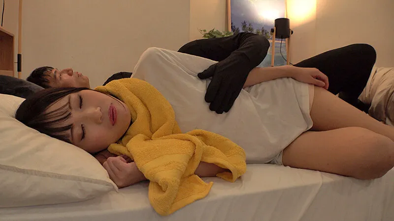 乳首いじりが日常に溶け込んだ世界でイジられていることには気づかないまま皆の前で乳首絶頂してしまう敏感オフィスレディたち