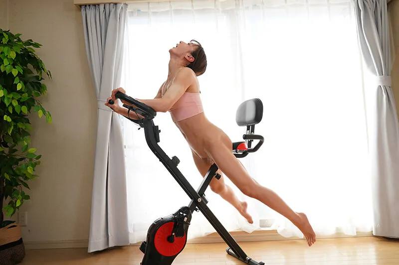 イク時はいつも足ピン 足立友梨